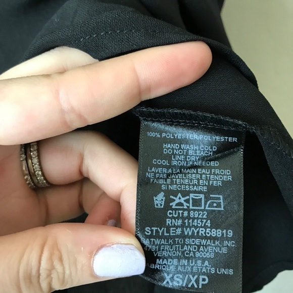 PLEIONE Sleeveless V Neck Blouse - Picture 8 of 8